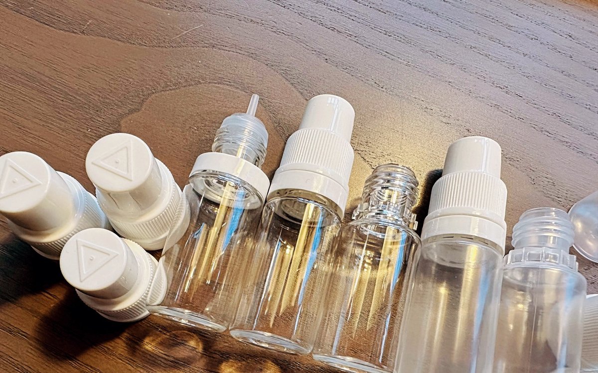 Butelki na e-liquidy używane do mieszania własnych liquidów